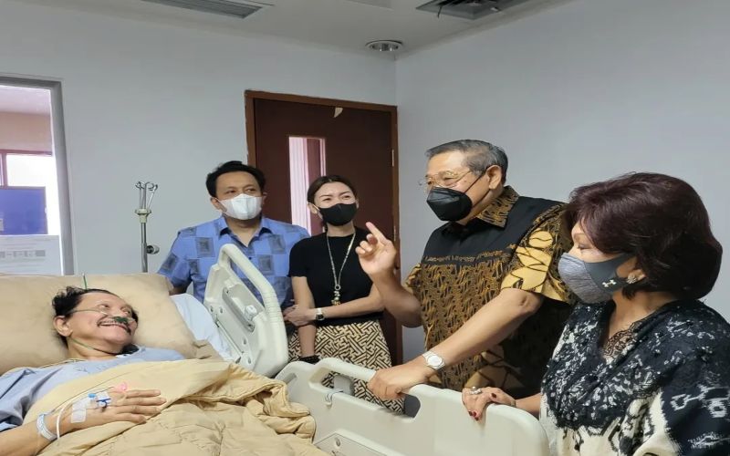  Setelah Jenderal Dudung, SBY Jenguk Hendropriyono di RSPAD