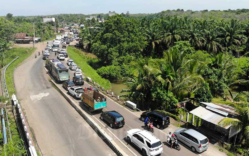  Jalan Palembang Betung Macet Parah Akibat Kecelakaan Lalu Lintas