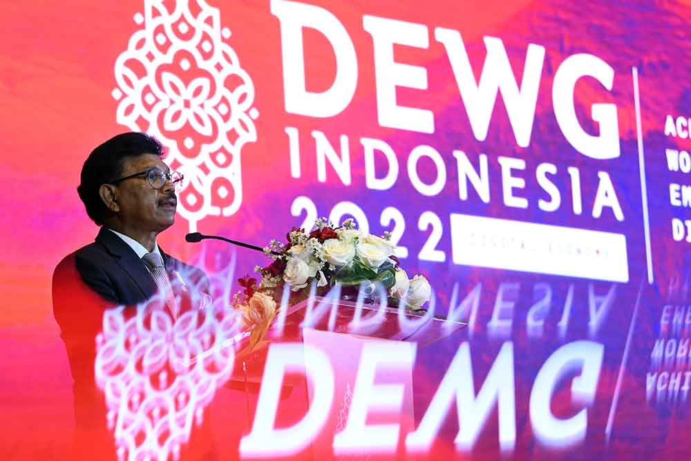 Menteri Komunikasi dan Informatika Johnny Gerard Plate menyampaikan paparannya dalam acara kick off Digital Economy Working Group (DEWG) Presidensi G20 Indonesia di Jakarta, Selasa (15/3/2022). ANTARA FOTO/Aditya Pradana Putra/POOL