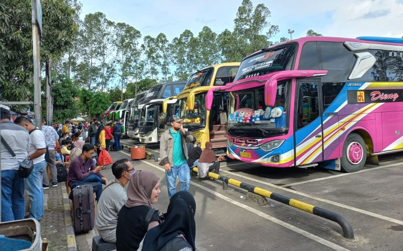  Mudik Lebaran, Penumpang Bus Padati Terminal Poris Plawad