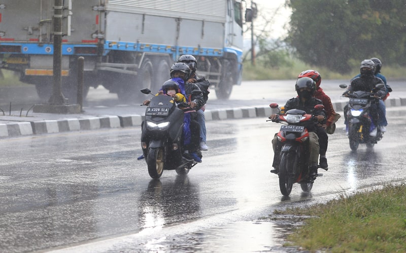  18 Daerah Berpotensi Terdampak Hujan Lebat, Minggu 1 Mei 2022