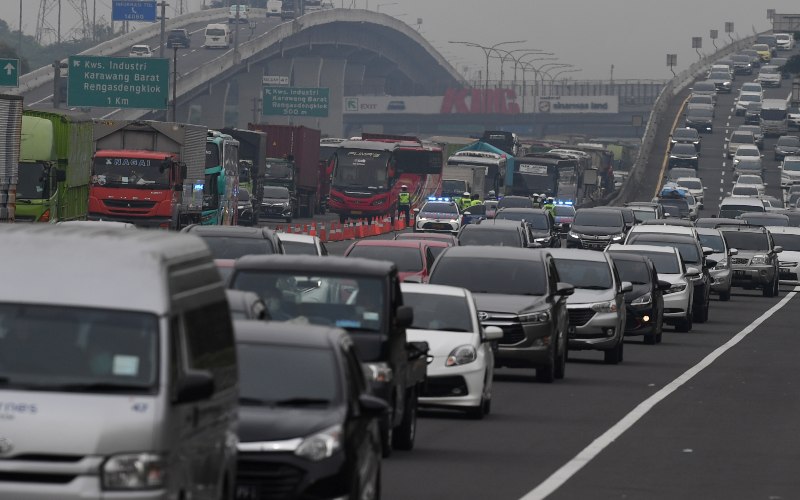 Hari Ini Tol Jakarta–Cikampek Macet! Contraflow Diperpanjang hingga Cipali