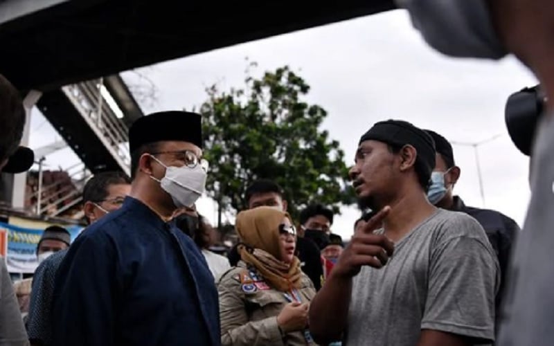 Gubernur DKI Jakarta bersilaturahmi dengan korban kebakaran di Pasar Gembrong Jakarta Timur, Selasa (3/5/2022)./Instagram @aniesbaswedan