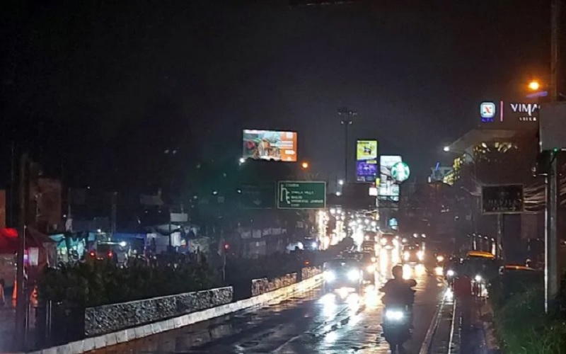  Jalur Puncak Macet, One Way Berlaku hingga Pukul 22.00 WIB Malam Ini