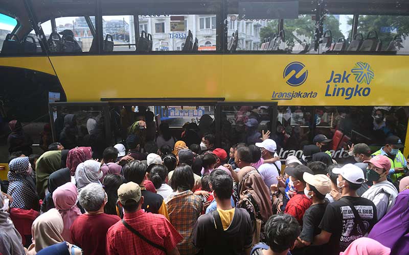  Bus Wisata Transjakarta Diserbu Warga saat Libur Idulfitri