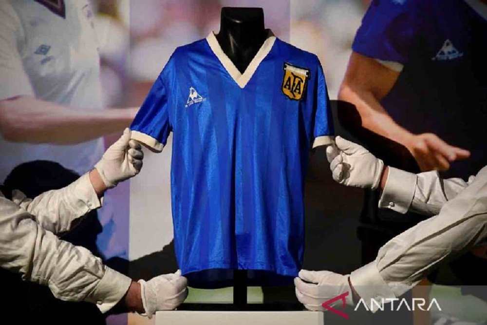 Cetak Rekor! Jersey "Tangan Tuhan" Diego Maradona Laku Rp128 Miliar