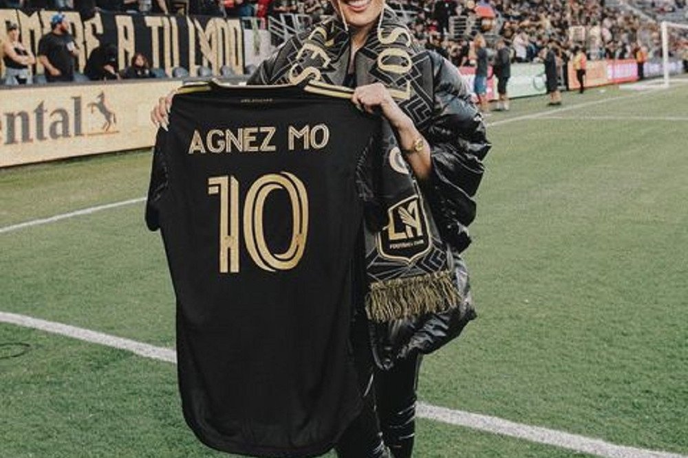 Agnez Mo, penyanyi asal Indonesia, saat hadir dalam pertandingan Los Angeles FC (LAFC) / Instagram