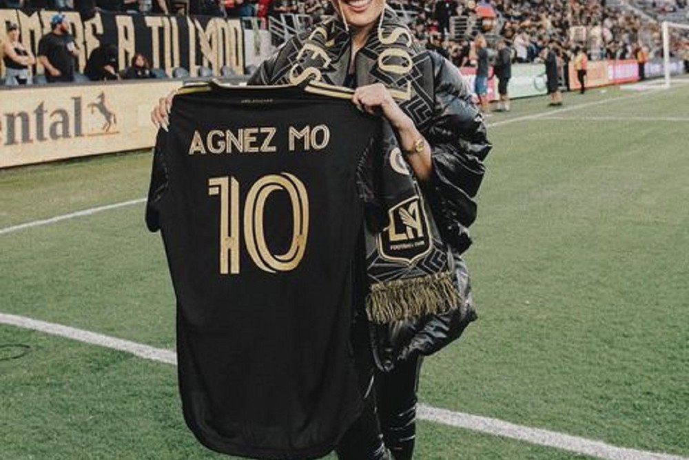  Agnez Mo Diundang Jadi Kapten Kehormatan Los Angeles FC, Dapat Jersey Eks Pemain Arsenal