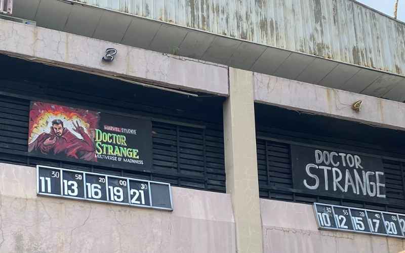  Unik! Poster Film Doctor Strange Dilukis Tangan di Bioskop Purwokerto