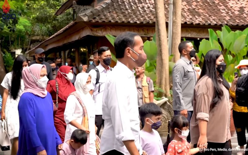 Dari Yogyakarta, Kini Jokowi Ajak Cucu Berwisata di Bali