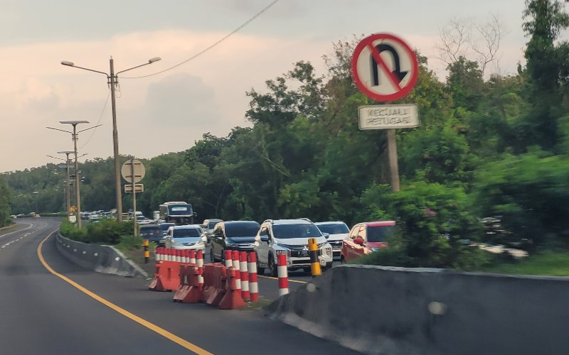 Arus Balik Via Cipularang, Pemudik Arah Jakarta Mengular Mulai Pintu Tol Sadang