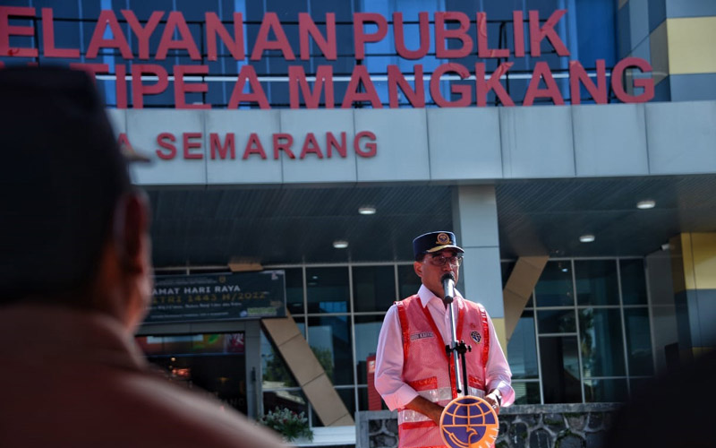 Menteri Perhubungan Budi Karya Sumadi meresmikan tiga terminal di Jawa Tengah yang telah selesai direvitalisasi, yaitu Terminal Mangkang di Semarang, Sabtu (7/5/2022)./ Dok. BKIP Kemenhub