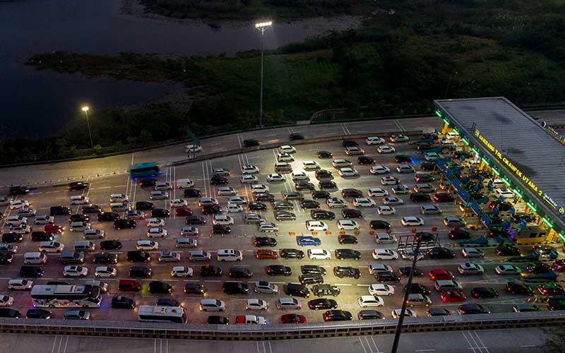  Sejumlah Titik di Ruas Jalan Tol Jakarta-Cikampek Alami Kemacetan