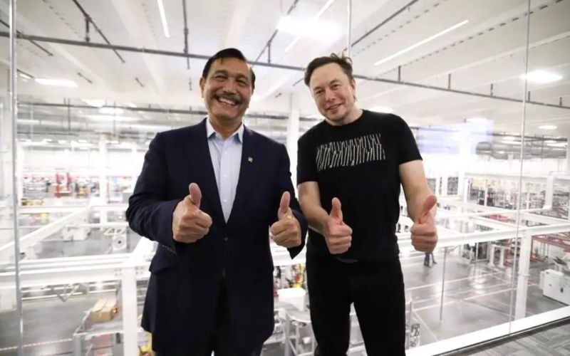 Menteri Koordinator Bidang Kemaritiman dan Investasi (Menko Marves) Luhut Binsar Pandjaitan bertemu CEO Tesla Elon Musk di Giga Factory, Austin, Texas / Dok. Instagram Luhut.