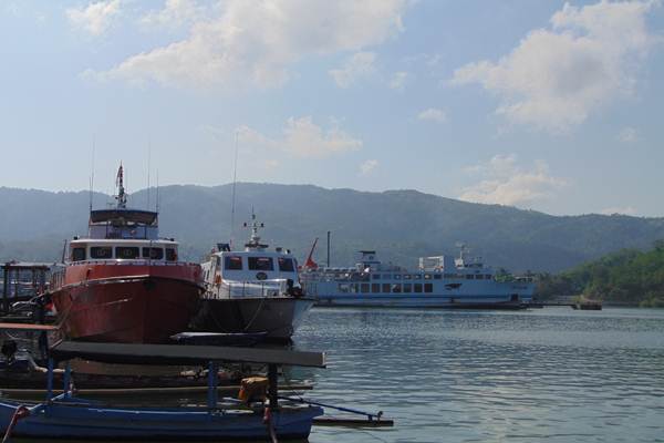 Suasana dermaga di Pelabuhan Lembar, Lombok./Bisnis