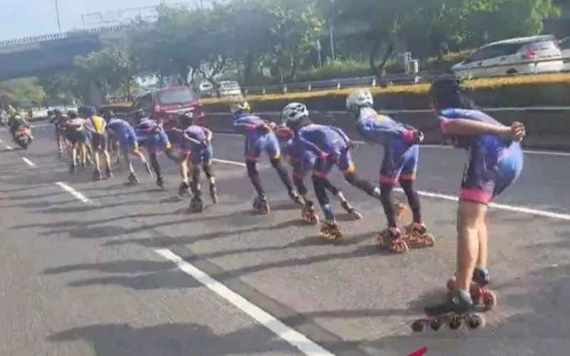 Sederet Aturan yang Diduga Dilanggar Pemain Sepatu Roda di Jalanan Jakarta