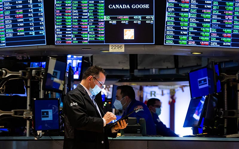  Wall Street Bervariasi, Pasar Tunggu Data Inflasi dan Lapkeu