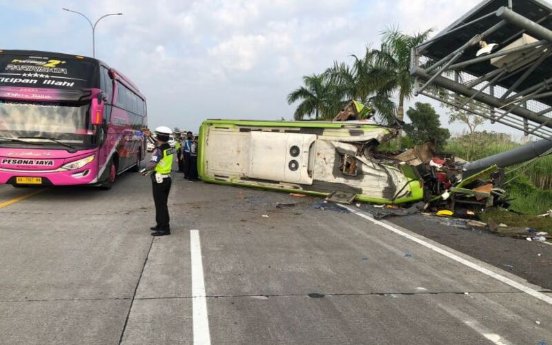  Sejumlah Rumah Sakit Tangani Korban Kecelakaan Bus di Tol Mojokerto