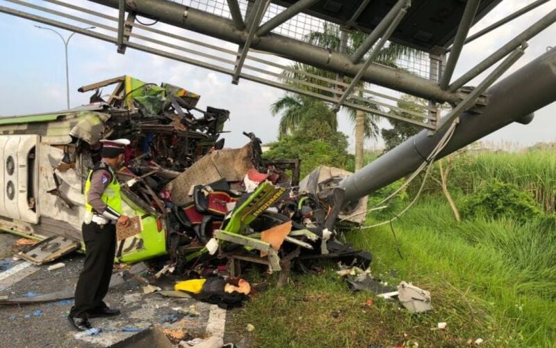  Update. 14 Orang Meninggal Kecelakaan Bus di Tol Mojokerto