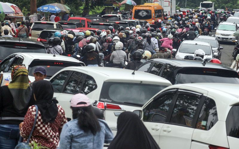  Lalu Lintas Puncak Padat, One Way Diberlakukan Arah Jakarta