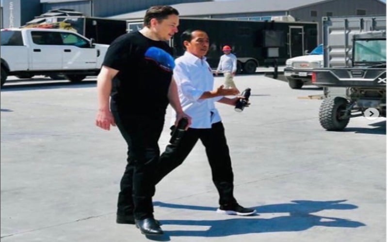  Produk Lokal, Segini Harga Sepatu yang Dipakai Jokowi Saat Bertemu Elon Musk