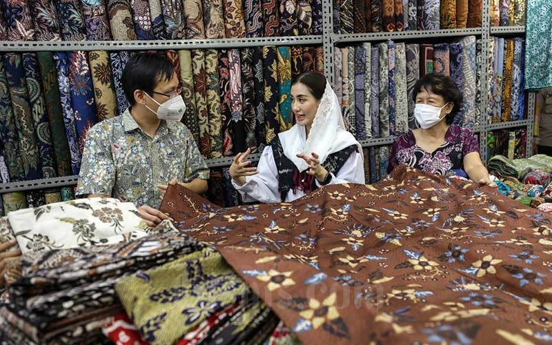  Istri Bupati Trenggalek Novita Hardini Mochamad Kenalkan Kain Batik Canting Kepada Pedagang Tanah Abang