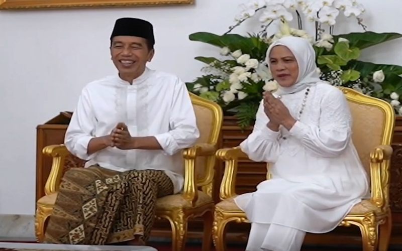 Presiden Joko Widodo atau Jokowi dan Ibu Negara Iriana Joko Widodo melakukan silaturahmi dengan Wakil Presiden Ma’ruf Amin dan istrinya, Wury Estu Handayani, secara virtual pada Senin (2/5/2022). JIBI/Bisnis-Nancy Junita @jokowi