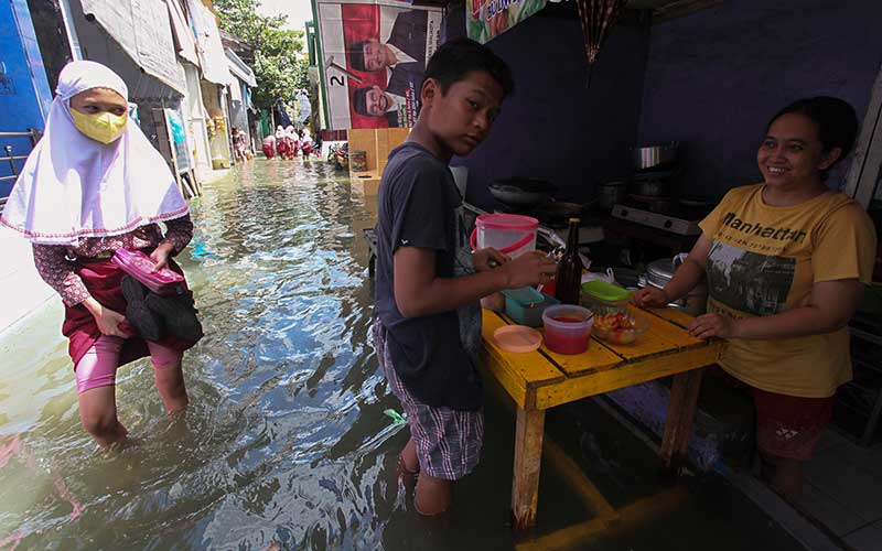 Banjir Rob Rendam Kawasan Kalianak Timur Surabaya