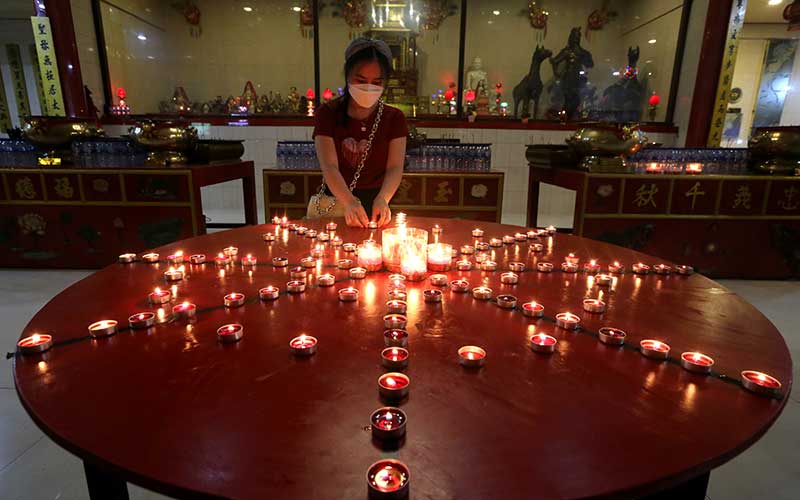 Lilin Perayaan Trisuci Waisak di Aceh