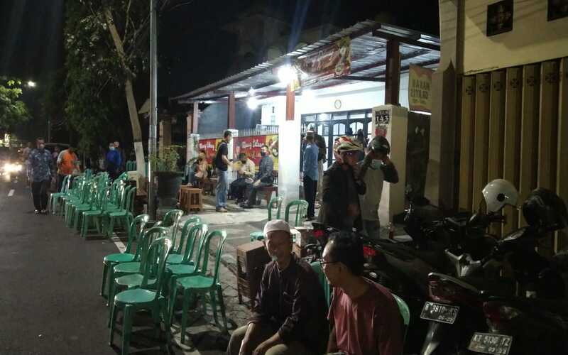 Suasana rumah duka almarhum Achmad Yurianto di Kota Batu, Sabtu (21/5/2022) malam./Istimewa 