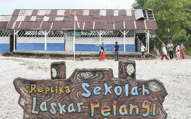  Replika Sekolah Laskar Pelangi Menjadi Obyek Wisata Favorit di Belitung Timur