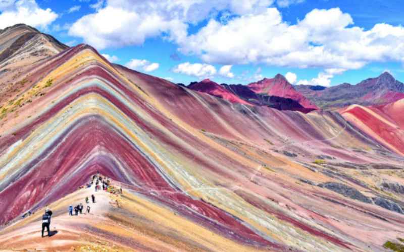Gunung Pelangi di Peru - agoda