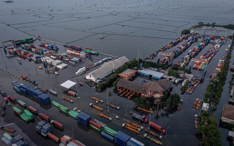  Banjir Rob Semarang, 500 Peti Kemas Terimbas