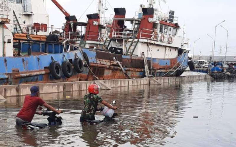  Banjir Rob Semarang, 500 Peti Kemas di Tanjung Emas Kena Imbas