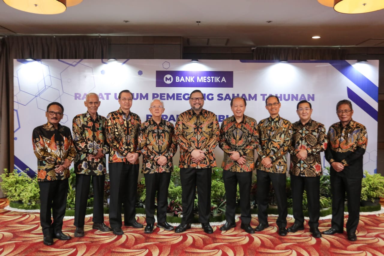 Jajaran direksi dan komisaris PT Bank Mestika Dharma Tbk (BBMD) pada RUPS Tahunan di Kota Medan, Sumatra Utara, Selasa (24/5/2022). /Istimewa