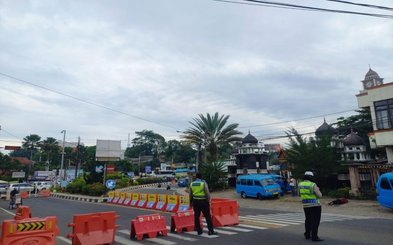  Update Lalu Lintas, Polisi Berlakukan One Way ke Arah Puncak