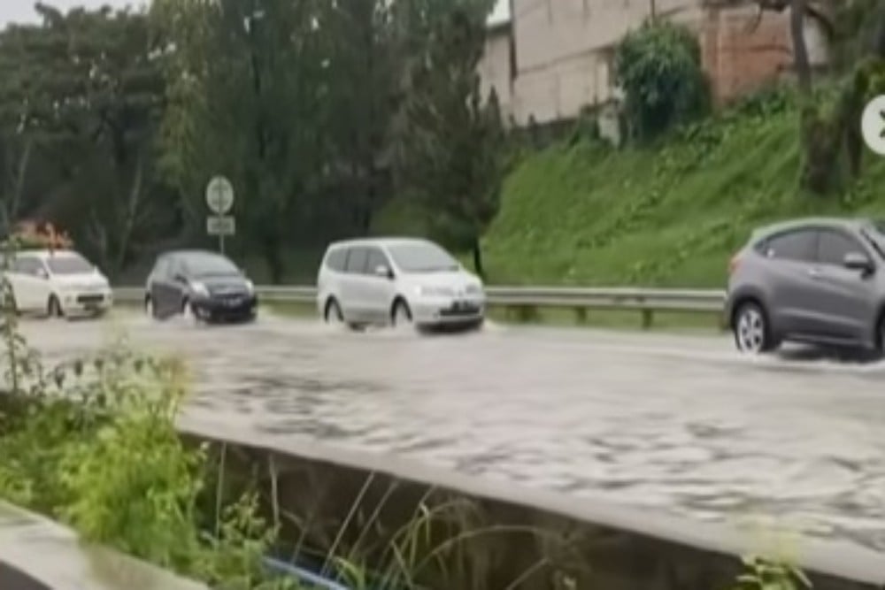  Tol JORR Arah Serpong Banjir, Laju Kendaraan Terhambat