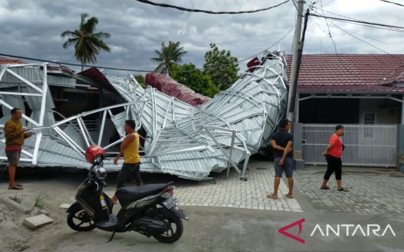  Angin Puting Beliung di Palu Merusak Sedikitnya 20 Rumah