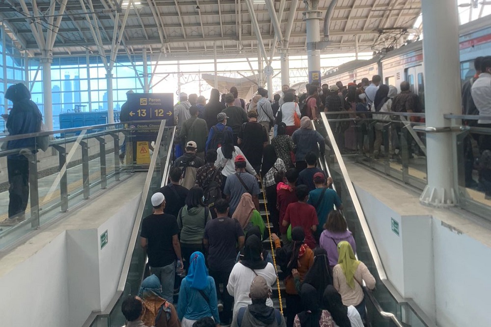  Stasiun Manggarai Membeludak! KCI Luncurkan KRL Feeder, Ini Jadwalnya