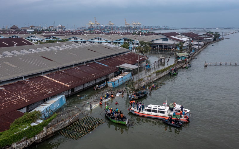  Industri Berbatasan dengan Laut di Semarang Dimintai Memperkuat Tanggul