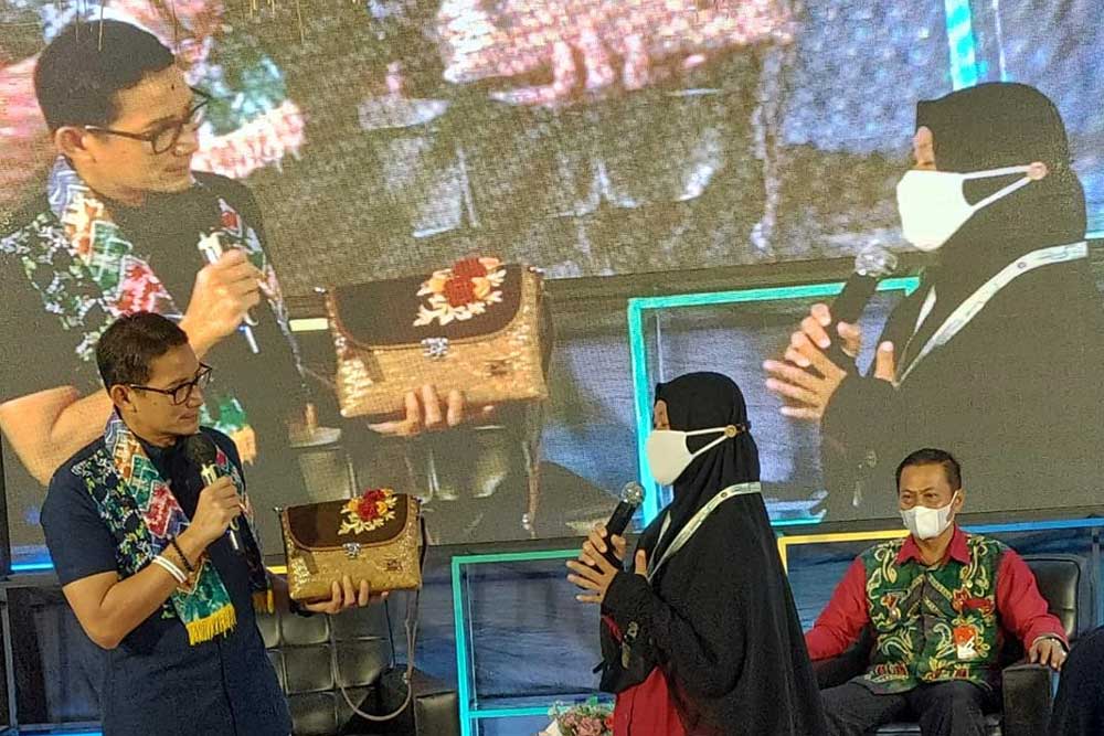  Menteri Sandiaga Uno: Tingkatkan Produk Kriya Banjar Baru Guna Tingkatkan Kesejahteraan, Buka Lapangan Kerja