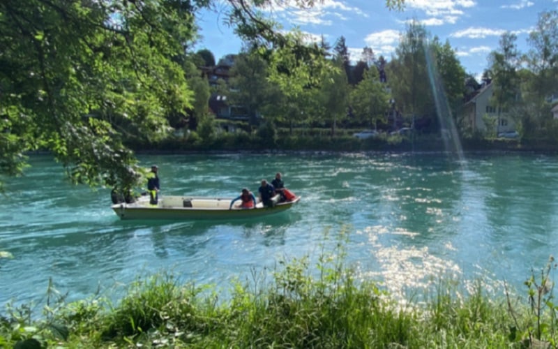  Tak Henti Ikhtiar, Ridwan Kamil dan Istri Ikut Susur Sungai Aare Mencari Eril