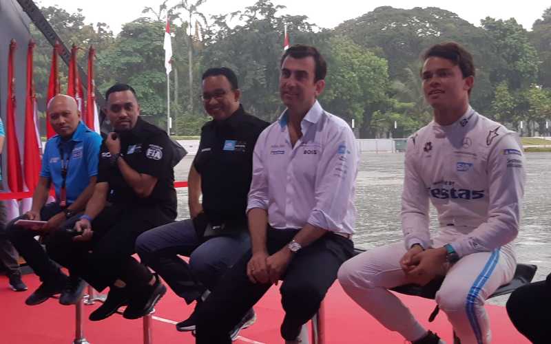  Ahmad Sahroni Buka Meet and Greet Pembalap Formula E di Monas