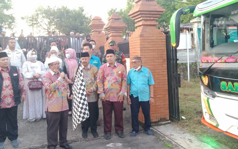  Bupati Lepas Keberangkatan 404 Calon Jemaah Haji Asal Kabupaten Cirebon