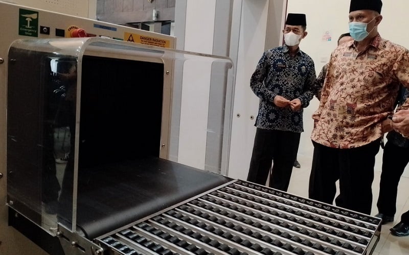  Jelang Keberangkatan CJH, Gubernur Sumbar Temukan Mesin X-Ray Rusak di Asrama Haji Padang