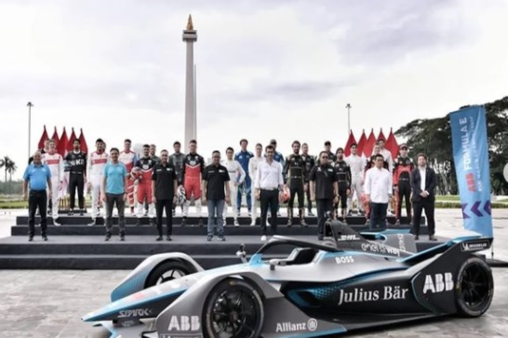  Formula E Rampung, Anies Pantau Pemindahan Mobil Balap di JIEC