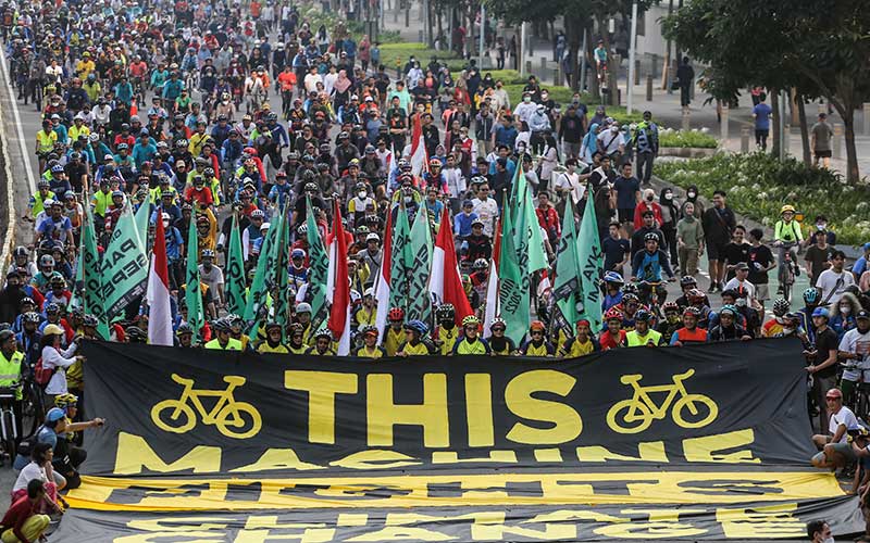  Pesepeda di Jakarta Gelar Aksi Hari Lingkungan Hidup Sedunia Saat CFD