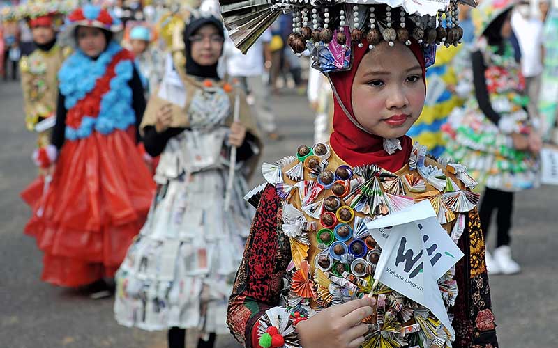  Ribuan Siswa di Jambi Ikuti Karnaval Lingkungan Hidup