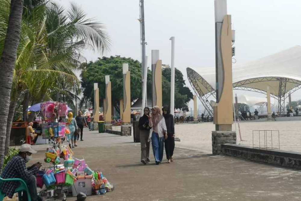 Pengunjung di wisata Ancol, Jakarta, sudah tidak mengenakan masker, Kamis (19/5/2022) / Pernita Hestin Untari 