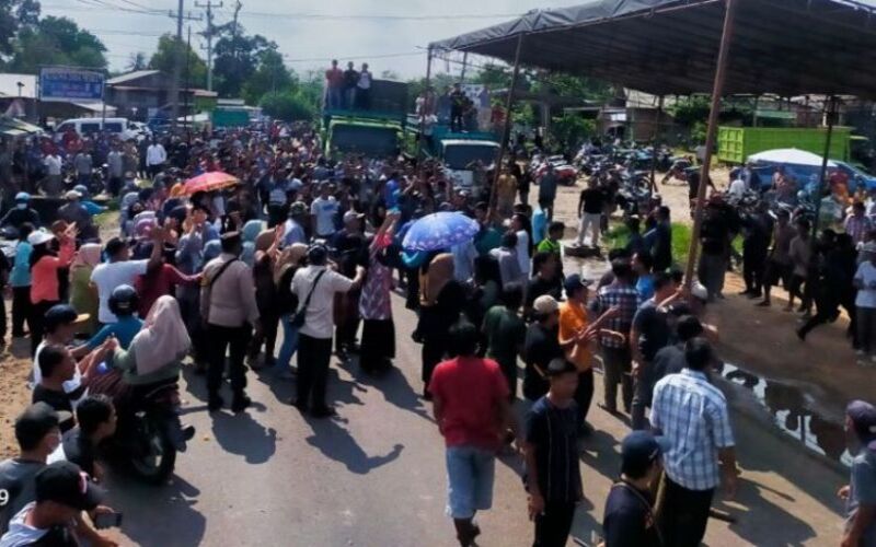  Aktivitas Truk Batu Bara di Batang Hari Diprotes Warga